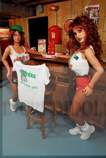 Hooters Bar (46b)