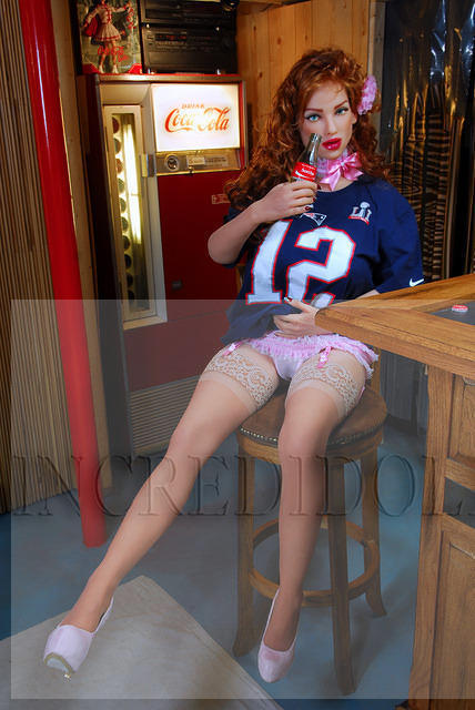 Coke Pin Up (04b)